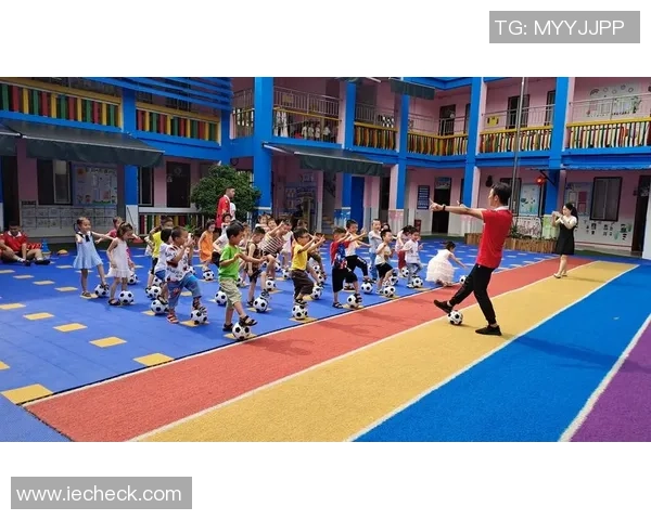 学前足球课:培养孩子团队合作精神与运动能力的快乐启蒙之旅 学前足球课:培养孩子团队合作精神与运动能力的快乐启蒙之旅