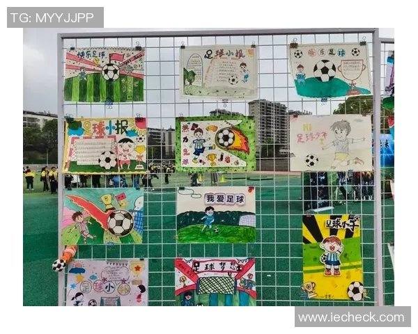 校园足球的梦想与激情在绿茵场上绽放的主题画展 校园足球的梦想与激情在绿茵场上绽放的主题画展