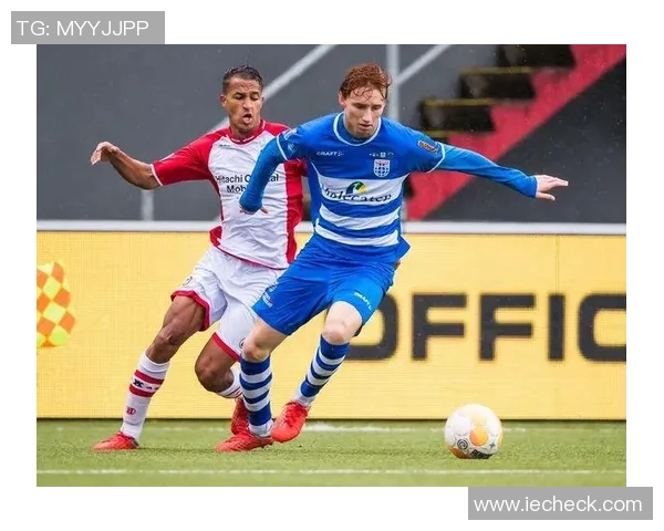 足球小华的成长之路：从小球员到梦想成真的传奇故事